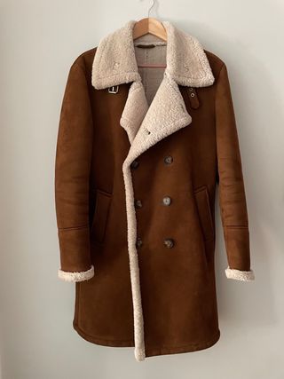 abrigo marron de ante