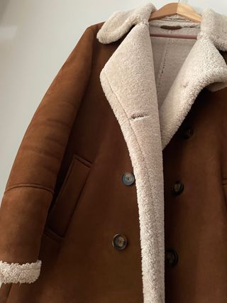 abrigo marron de ante