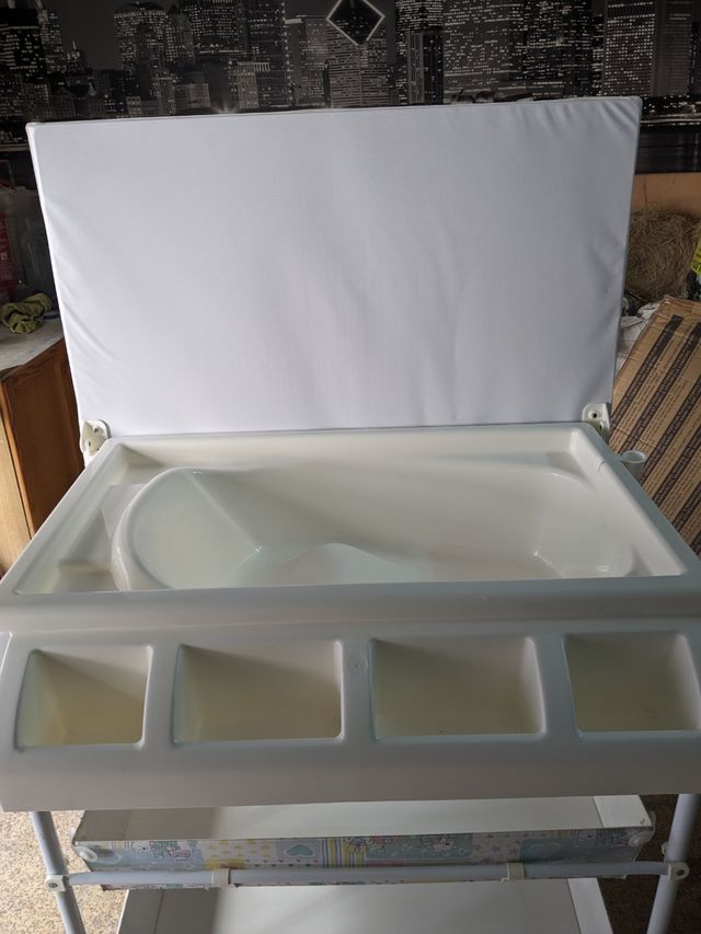 Cambiador y bañera para niños