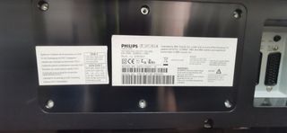 TV Philips 32" LCD.