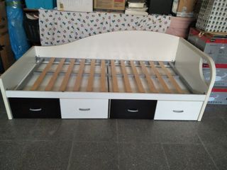 Cama con cajones y escritorio