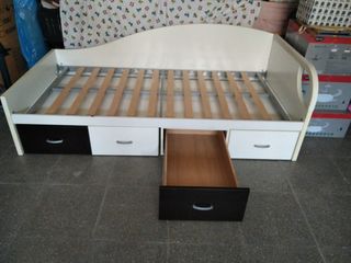 Cama con cajones y escritorio