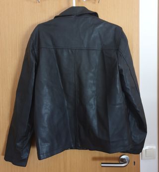 cazadora polipiel negra Talla M. nueva