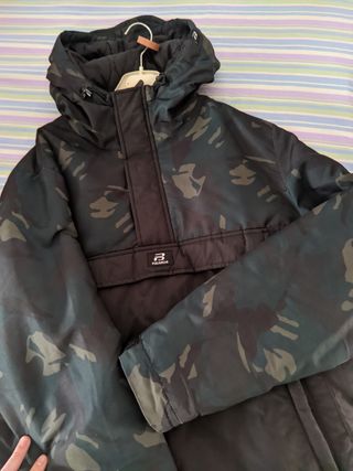 impermeable mujer pull and bear