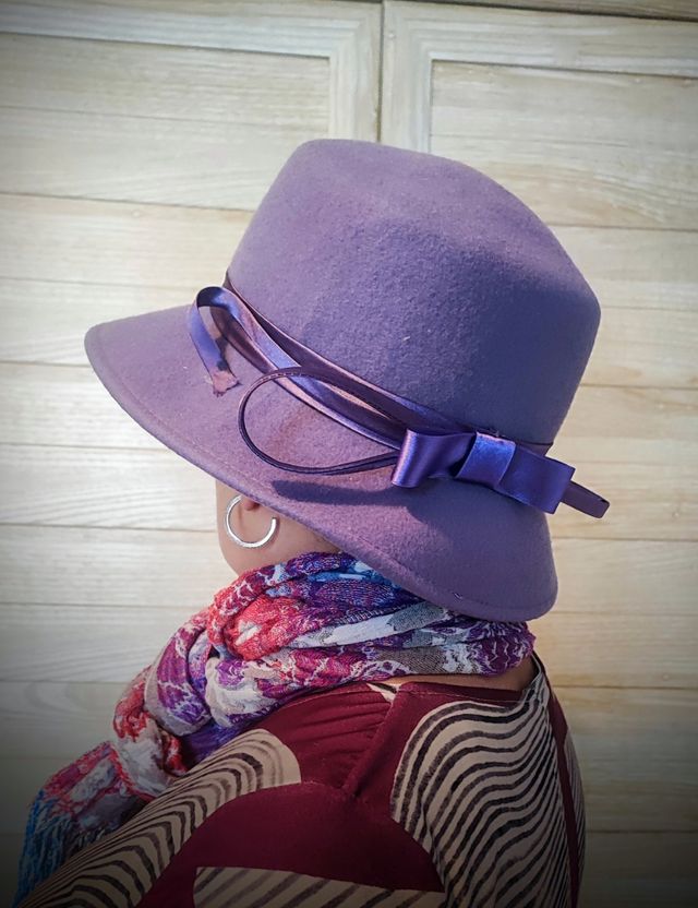 Sombrero de mujer violeta