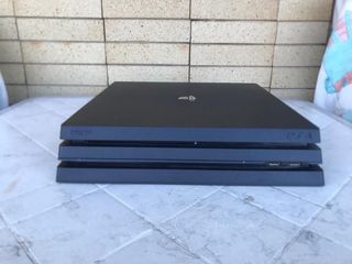 PlayStation 4 pro 1 Tb