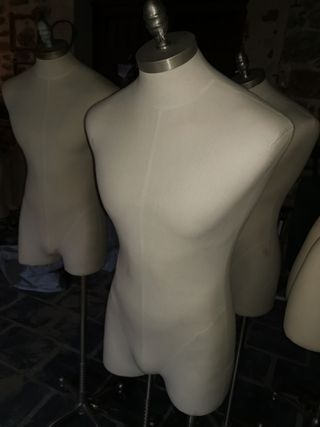 8 Bustos maniquí hombre y mujer. todos 190 euros.