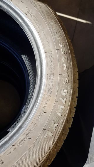 Ruedas de coche con un 90% de vida.