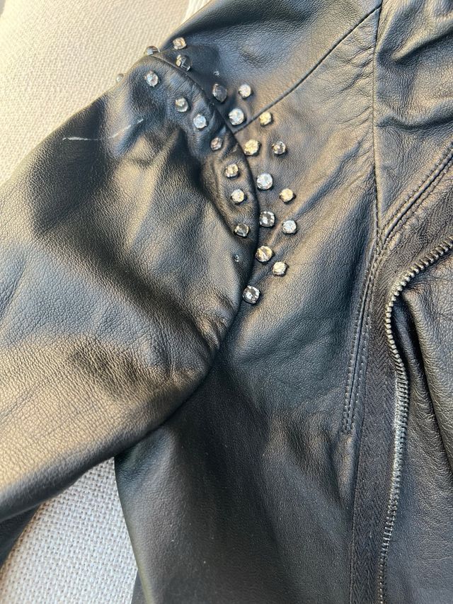 Chaqueta de piel. Zara