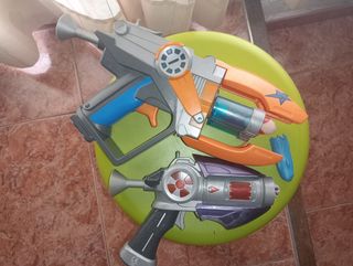 Pistolas lanzaderas juguetes