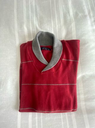 Jersey rojo cuello alto