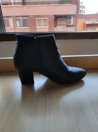 Botín negro piel Wonders talla 37