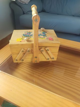 Costurero de madera