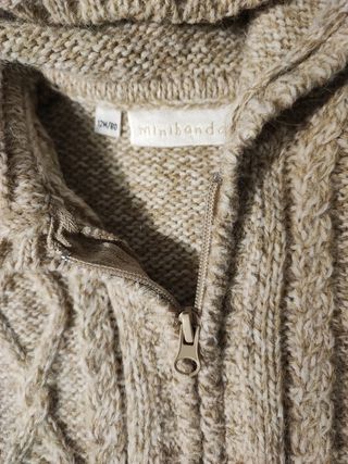 Maglioncino con cappuccio