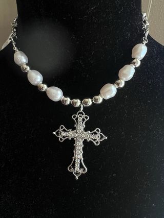 collar gotico crucifijo brillante