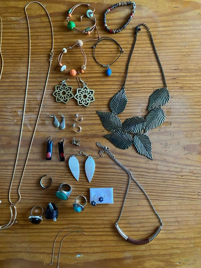 Lote bisuteria variada 96 piezas