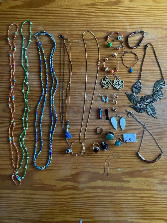 Lote bisuteria variada 96 piezas