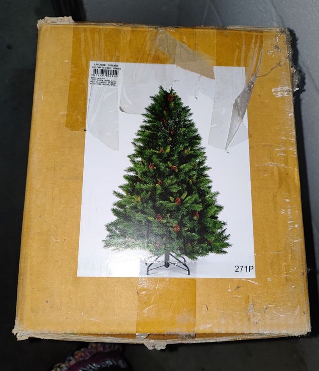 Árbol de Navidad con piñas