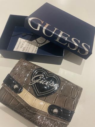 Monedero Guess marrón