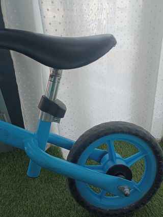 Bicicleta sin pedales.Equilibrio