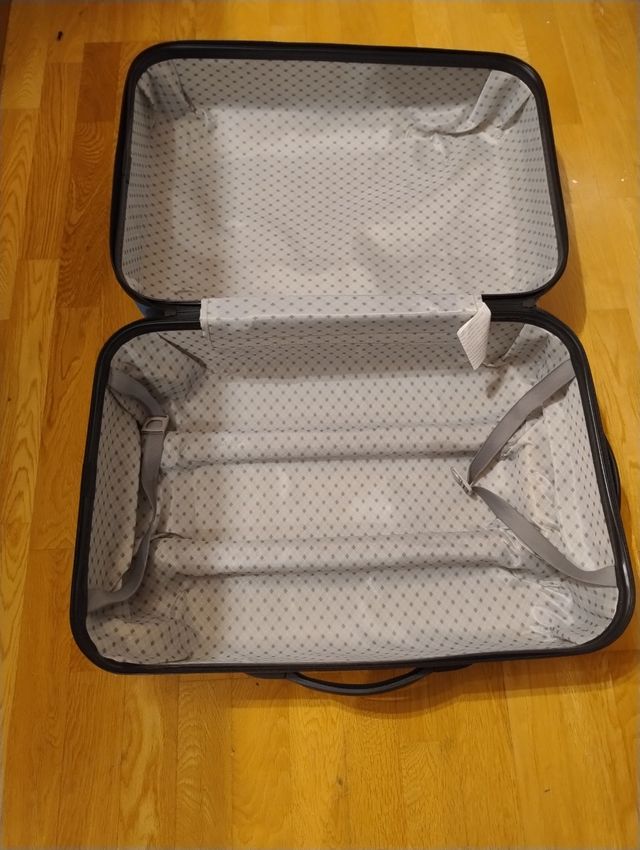 Maleta rigida mediana. 2 ruedas.
