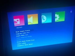 MINI PROYECTOR 1080 A BATERIA 12V