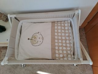 Minicuna con edredón+2juegos de sábanas+cambiador