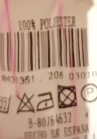 Falda negra con ondas en el bajo