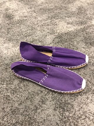 Alpargatas violetas