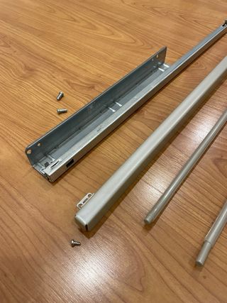 Dos pantaloneros Komplement Ikea (sin guías)