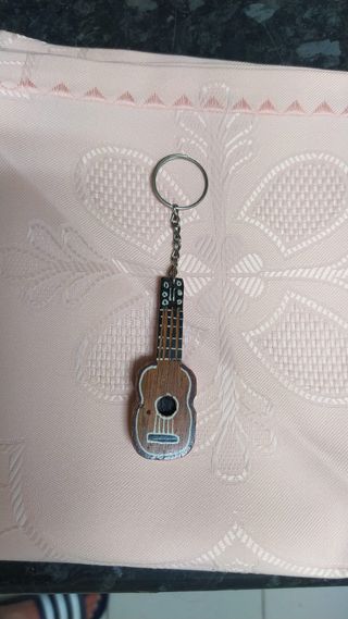 LLAVERO GUITARRA