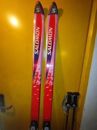 Esquís Salomón + bastones