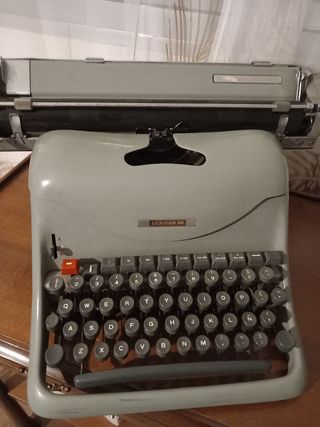 Máquina de escribir Lexicon 80