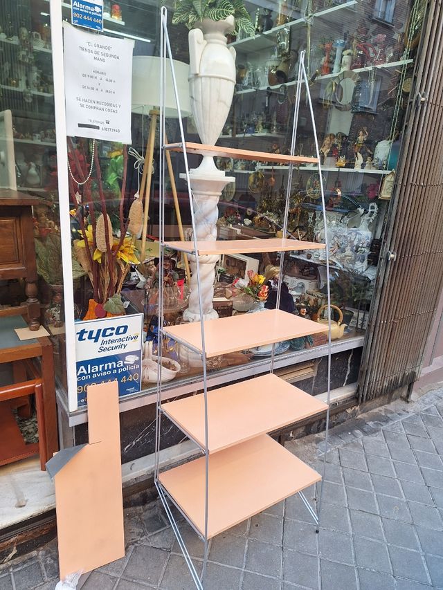 ESTANTERÍA PRACTICA DE METAL Y MADERA