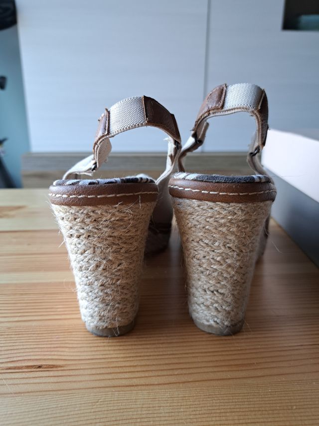 Sandalia cuña beige 36