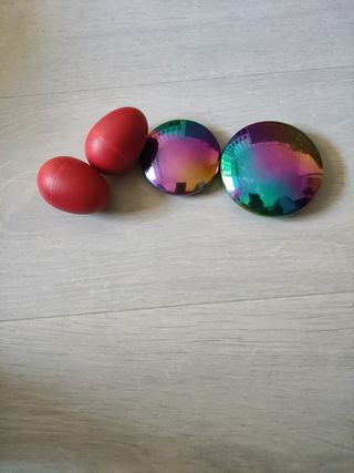 Huevos y discos musicales niños
