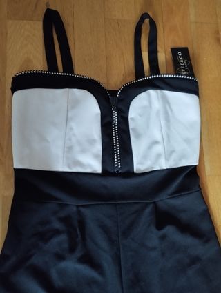 Mono negro y blanco. Nuevo.