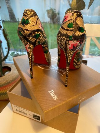 Zapatos de salón de Louboutin de pitón