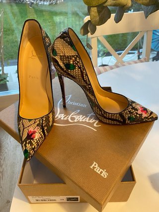 Zapatos de salón de Louboutin de pitón
