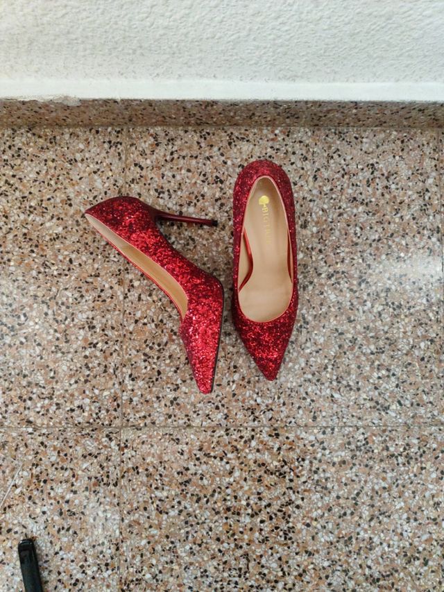 STILETTOS ROJOS
