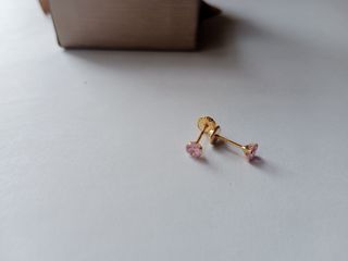 Pendiente en oro 18 k agua marina rosa central.