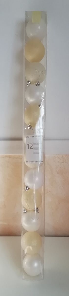 Se regalan bolas blancas Navidad