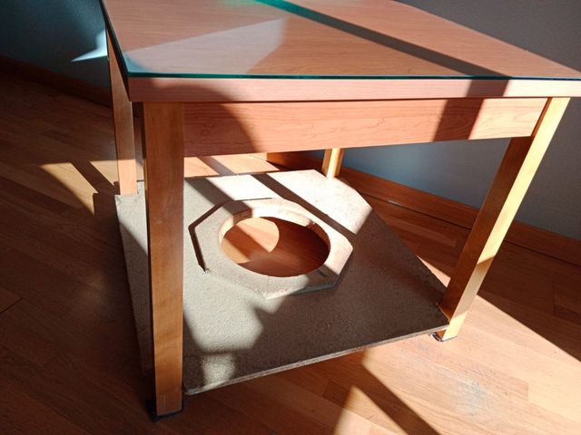 Mesa 80x80 + tarima + cristal