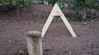 Triangulo Pikler con madera reciclada