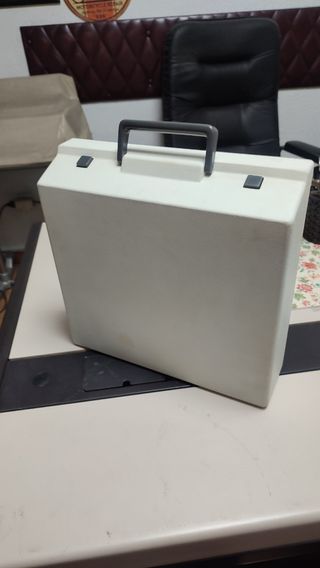 Máquina de escribir Olympia Traveller de Luxe