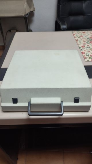 Máquina de escribir Olympia Traveller de Luxe