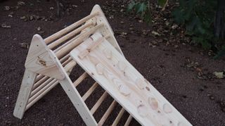 Triangulo Pikler rampa madera reciclada