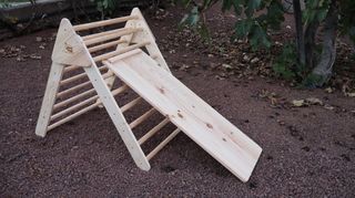 Triangulo Pikler rampa madera reciclada