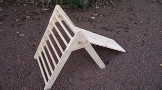 Triangulo Pikler rampa madera reciclada