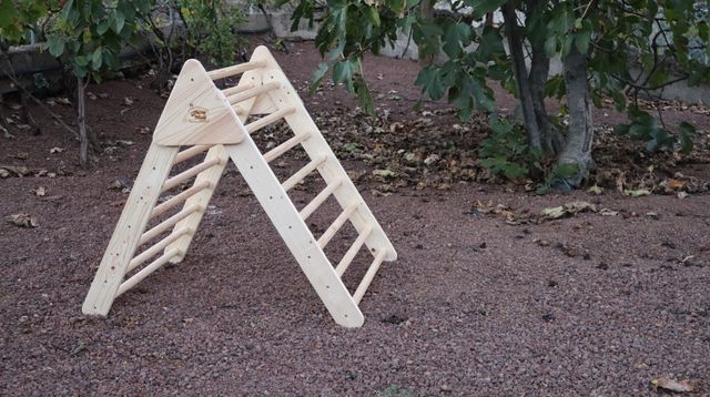 Triangulo Pikler rampa madera reciclada